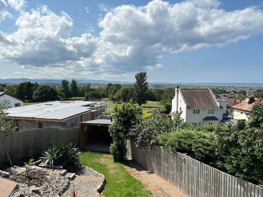 Offa'S Lodge Family Home Quiet Area With Sea Views Prestatyn Exterior photo