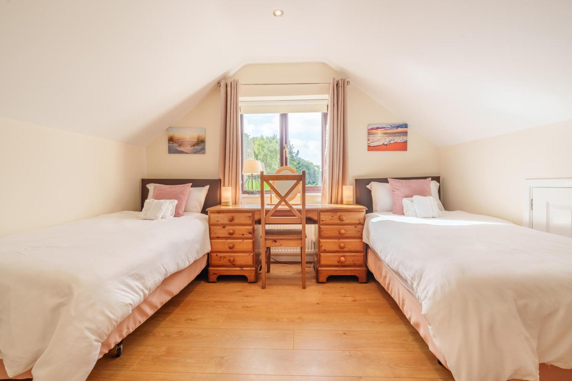Offa'S Lodge Family Home Quiet Area With Sea Views Prestatyn Exterior photo
