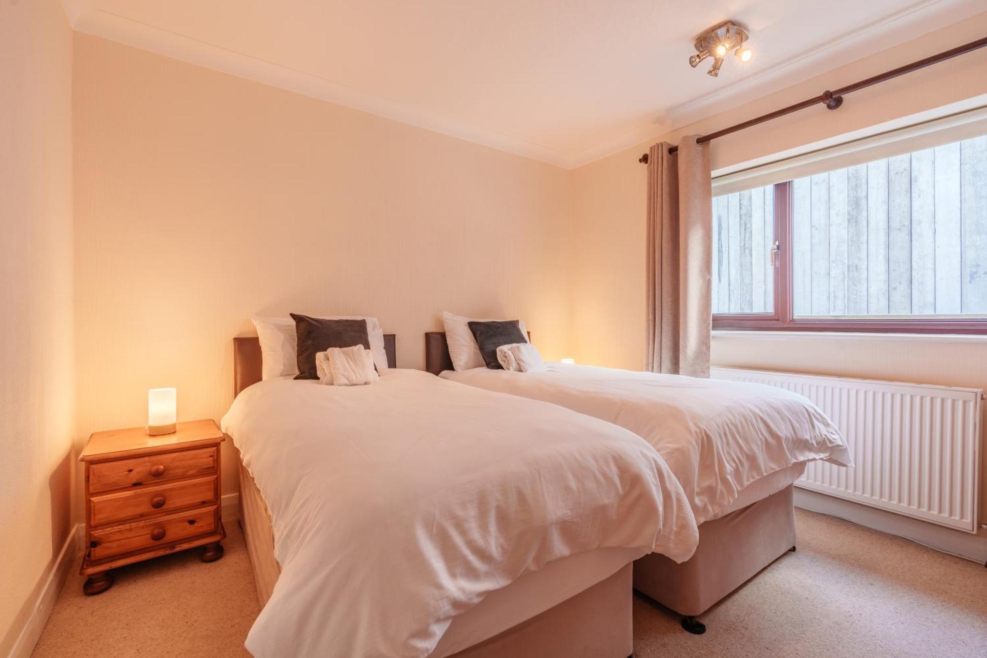 Offa'S Lodge Family Home Quiet Area With Sea Views Prestatyn Exterior photo
