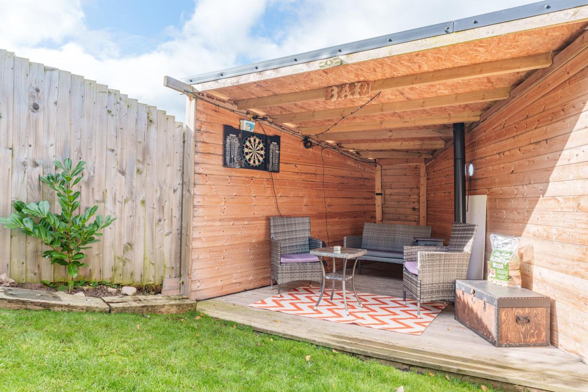 Offa'S Lodge Family Home Quiet Area With Sea Views Prestatyn Exterior photo